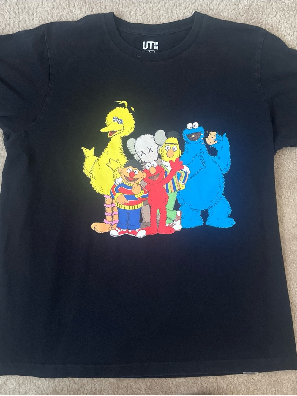 UNIQLO UT Sesame Street x KAWS Black Graphic Tee - Multicolor Characters Size L